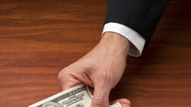 Заключението: парите не носят щастие