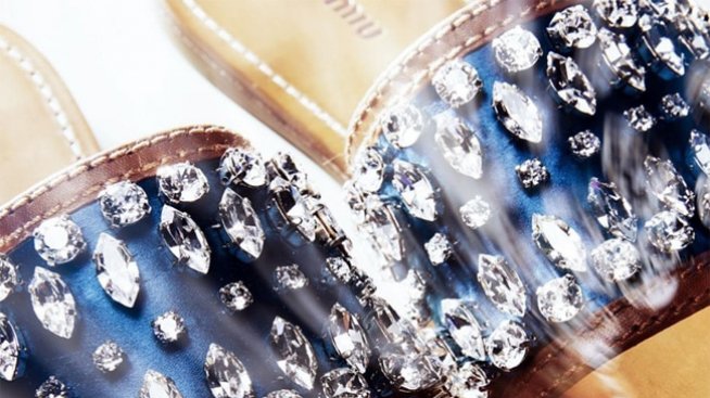 Модни тенденции: Сандали с камъни