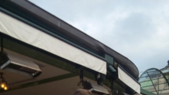 Джуджи си почива в Париж