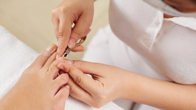 Грижа за краката: Колко често и как да режете ноктите?