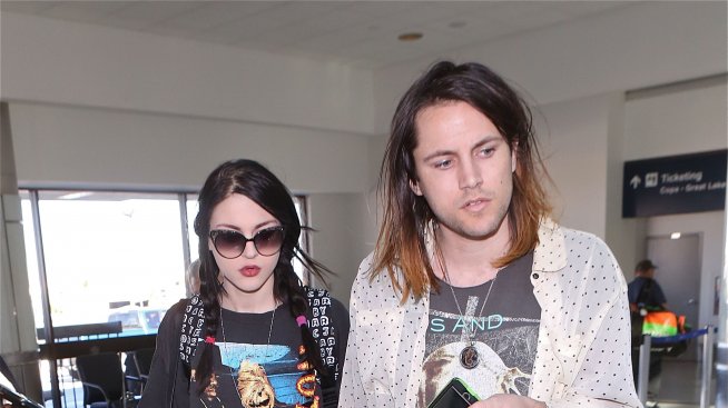 Дъщерята на покойния Кърт Кобейн ще се развежда