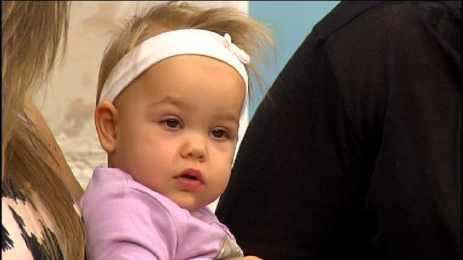 Коцето прави прощъпулник на щерка си при Гала