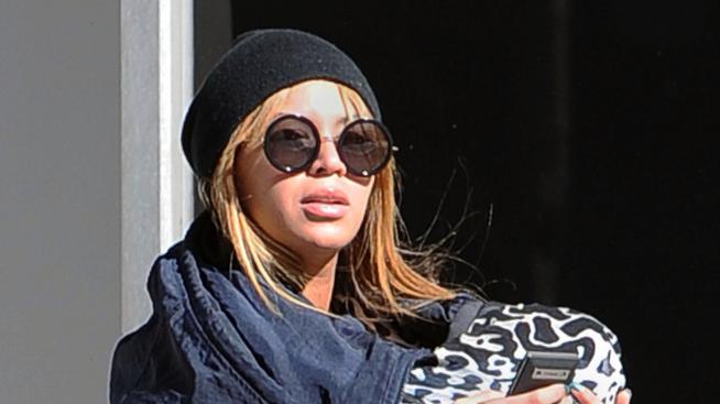 Бионсе кърми детето си публично