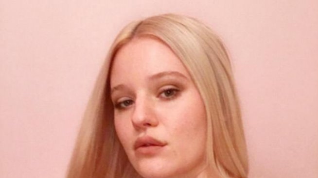 Заплашват модел заради снимки на окосмените й крака