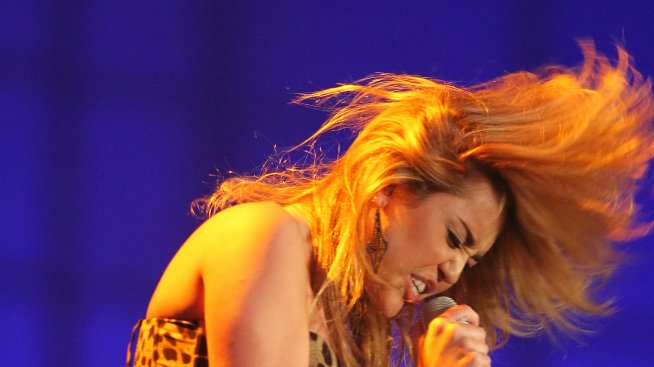 Майли Сайръс с нова татуировка заради хомосексуалисти