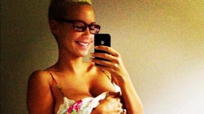 Амбър Роуз показва наедрелия си корем