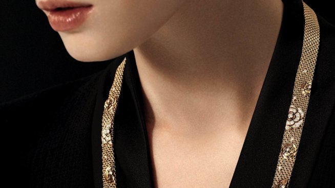 Камелиите на Chanel отново са тук