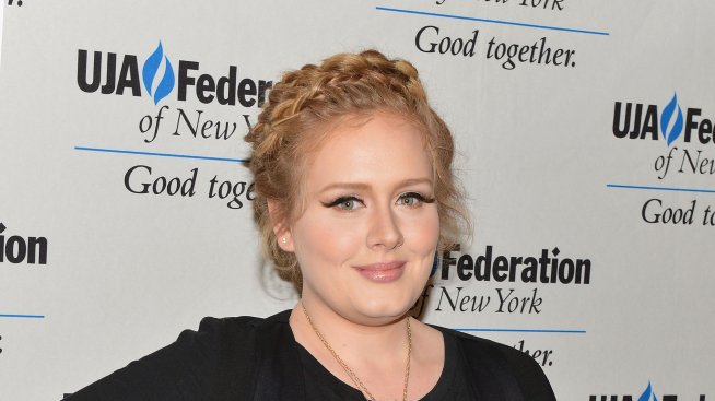 Адел отлага голямото си завръщане?