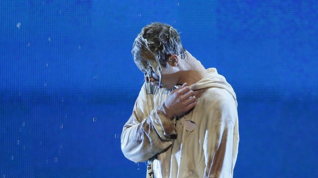 Джъстин Бийбър пое рояла с Let It Be