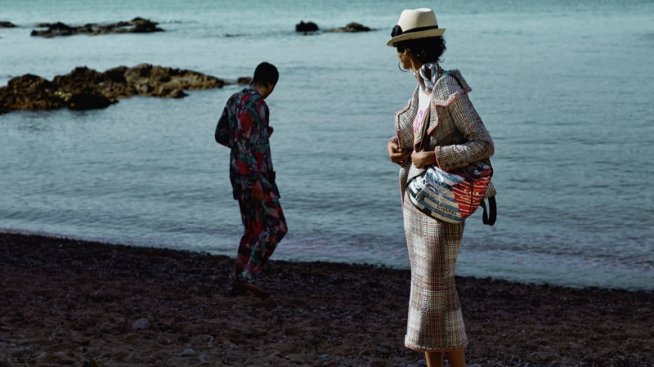 На брега на морето с Chanel