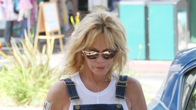 Мелани Грифит скри татуировката „Антонио“