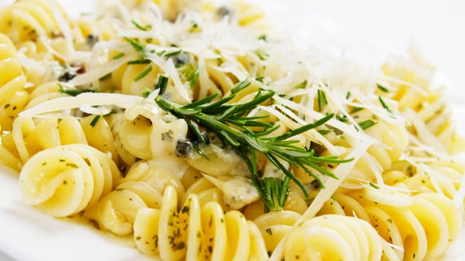 Макарони в сос от шампанско