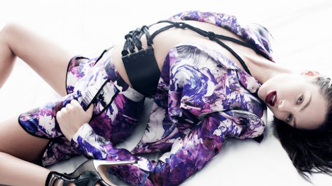 Брюнетката Кандис Суонепол