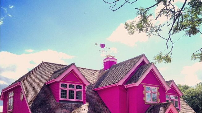 Розовата къща в Есекс – идеалното място за парти и розови сънища