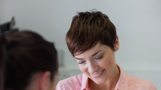 Знаците, че маникюристката ви уврежда ноктите