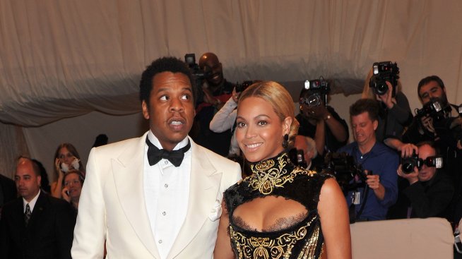 Джей Зи ще записва с футболист