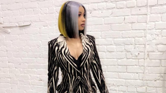 Карди Би показа за първи път дъщеря си