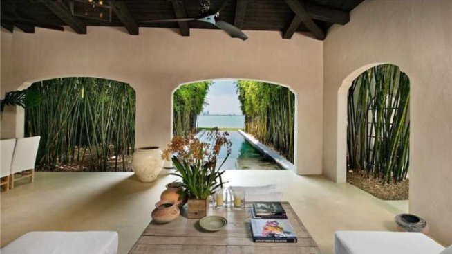 Продадено: Имението на дизайнера Келвин Клайн в Маями