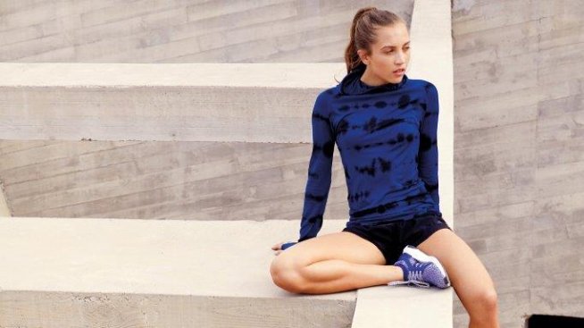 Новият модел UltraBOOST X – поразителна мистериозно синя цветна комбинация