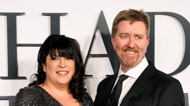 Мъжът на Е. Л. Джеймс ще бъде сценарист на „Петдесет нюанса по-тъмно“