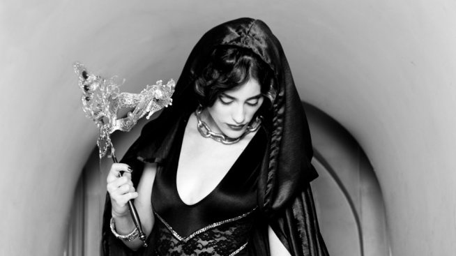 Венециански маски и още нещо