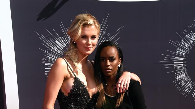 Айрланд Болдуин се раздели с приятелката си