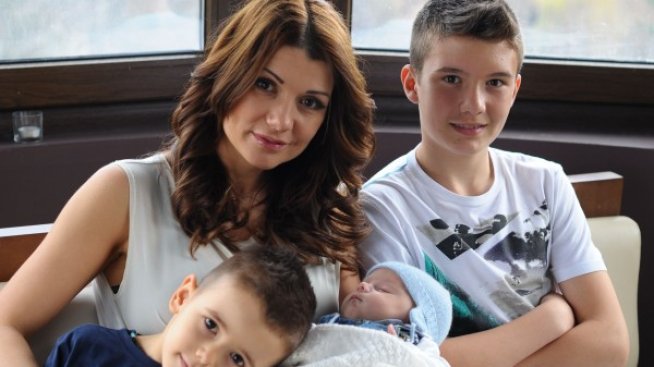 Уча се да не бия децата си, твърди Кали