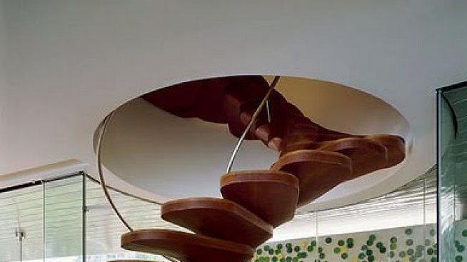 В света на стълбите