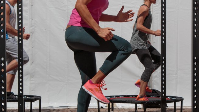 За по-стегнато тяло – скачайте на батут