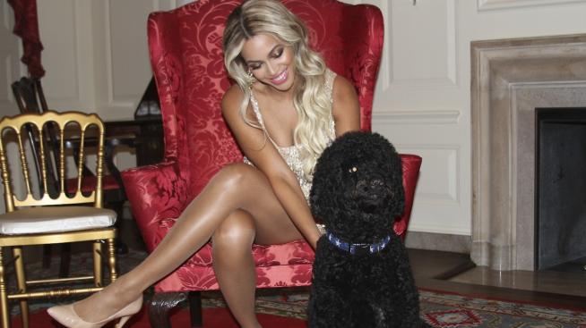 Бионсе пя на рождения ден на Мишел Обама