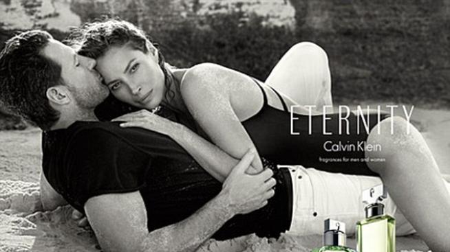 Кристи Търлингтън позира с мъжа си отново за Calvin Klein