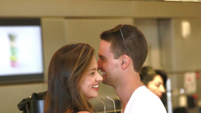 Миранда Кер представи гаджето на родителите си