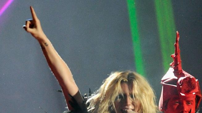 Кеша плашела мъжете