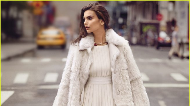 Емили Ратайковски: Спя абсолютно гола