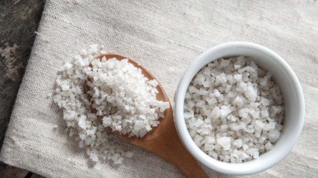 Какво се случва с тялото ви, ако прекалявате със солта?