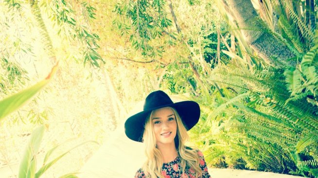 В гардеробната на Роузи Хънтингтън-Уайтли