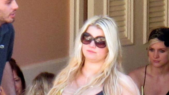 Джесика Симпсън пише песни за нероденото си бебе