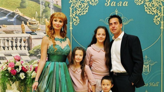 Миската Деси Гръблева роди за пети път