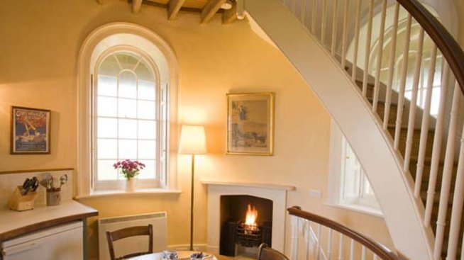 С дъх на история: Кулата, която вдъхновява поети, може да се наеме