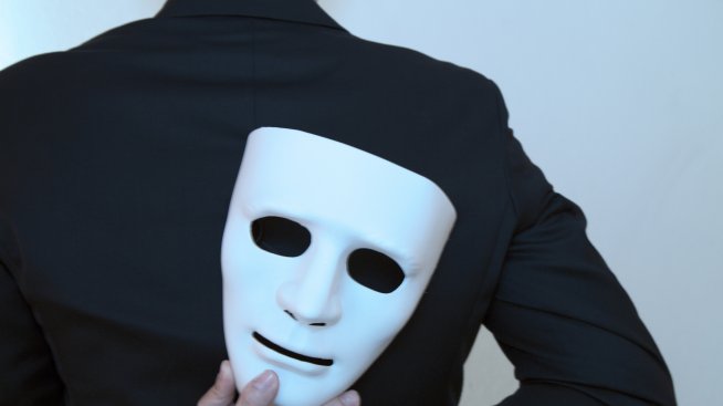 Как да надникнете зад маската на лицемера