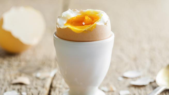 Белите яйца са по-полезни от кафявите… и някои други митове