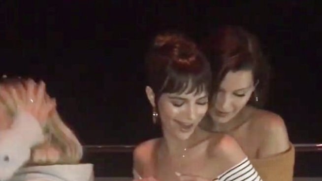 Бела Хадид и Емили Ратайковски палуват на яхта (ВИДЕО)