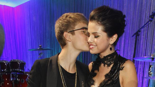 Джъстин  и Селена си осиновиха... кученце