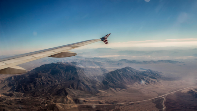 Защо винаги трябва да седите до прозореца в самолет