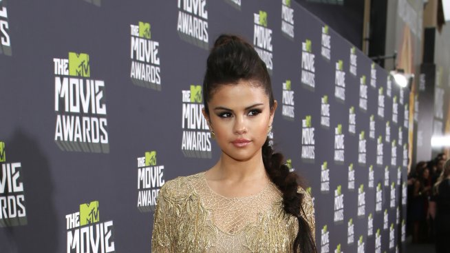 Селена и Джъстин засечени да се целуват