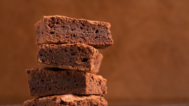 Видео рецепта: Бисквитена торта с шоколад