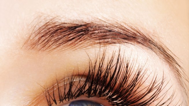 Каква е тайната на звездите от Холивуд за красиви, естествени мигли?