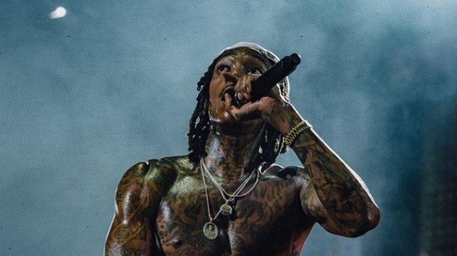 Чар или бедствие: Уиз Калифа качи 16 кг с жиу жицу