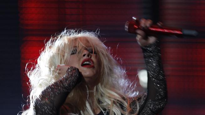 Агилера готви сватба догодина