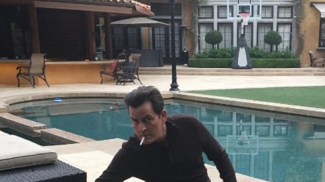 Чарли заби бавачката на децата си